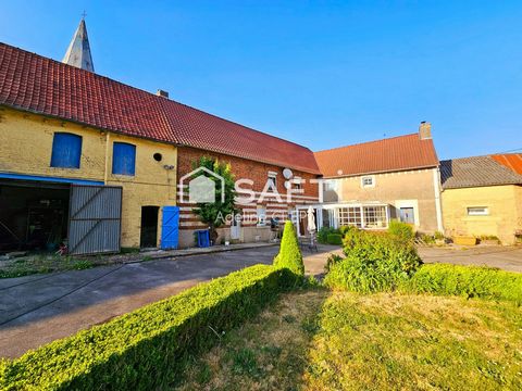 Grande maison avec dépendances et hangar