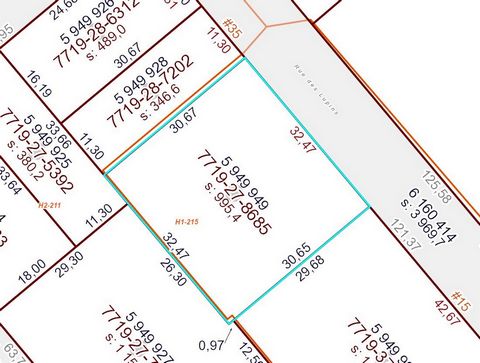 TERRAIN À VENDRE À ST-FÉRRÉOL-LES-NEIGES ! Grand terrain d'environ 10 710 pieds carrés avec services d'aqueduc et d'égout. Prêt à construire avec zonage unifamiliale. Situés à 5 minutes du Mont-Ste-Anne. Idéal pour auto-constructeur ou entrepreneur !...