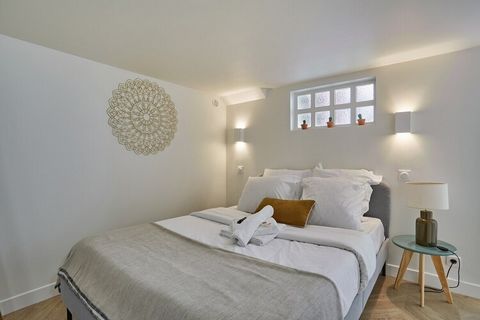 Charmant appartement de deux chambres et deux salles de bain, idéalement situé près de Saint-Germain-des-Prés, dans un bel immeuble parisien. Plongez au cœur de la ville, à proximité de boutiques et restaurants emblématiques comme le Café de Flore, N...