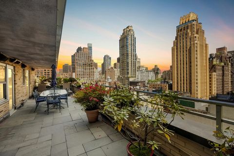 La plus grande résidence de Beekman East, cette résidence entièrement rénovée de 4 chambres et 3,5 salles de bain est une offre rare combinant échelle, sophistication et vie en plein air dans un condominium à service complet. Au-dessus de Midtown Eas...