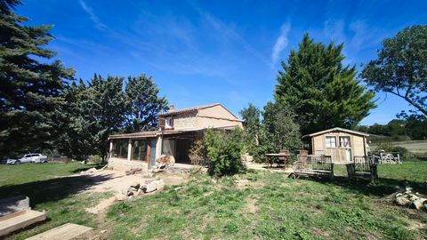 Cabanon rénové avec terrain à Céreste (04280).