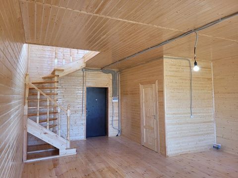 Арт. 119826057 Продам дом с земельным участком и коммуникациями в селе Петровское, Щёлковский район, 39 км от МКАД.Появилась уникальная возможность купить этот объект по субсидированной процентной ставке всего от 13.75% годовых, действующей на протяж...