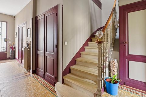 Bordeaux Saint Genès , Maison 4 chambres , jardin , garage .