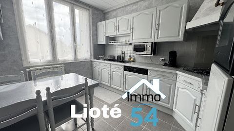 Nancy (54000) Le calme des campagnes en ville Située dans une rue particulièrement calme, cette charmante maison d’environ 113 m² habitables offre un cadre de vie idéal pour une famille à la recherche de tranquillité, tout en restant proche des commo...