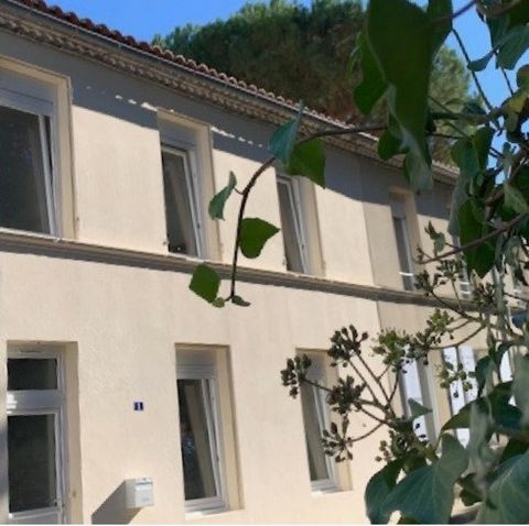 Belle opportunité , maison de ville bien située .